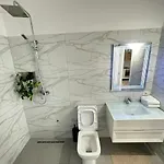 Perla Luxury - Private Patio & Parking Vlorë