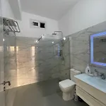 Perla Luxury - Private Patio & Parking