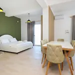 Perla Luxury - Private Patio & Parking Apartment *