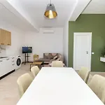Perla Luxury - Private Patio & Parking Apartment Vlore
