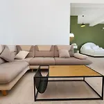 Perla Luxury - Private Patio & Parking Apartment *