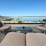 Perla Luxury - Private Patio & Parking Apartment *