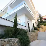 Perla Luxury - Private Patio & Parking *