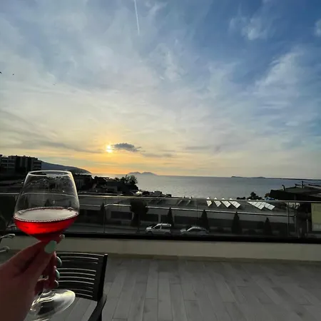 Perla Luxury - Private Patio & Parking *