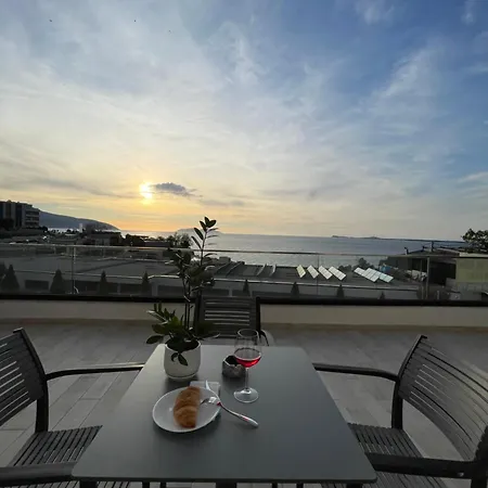 Perla Luxury - Private Patio & Parking Appartamento