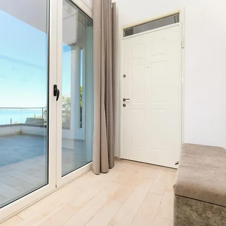 Perla Luxury - Private Patio & Parking فلورا