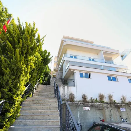 Perla Luxury - Private Patio & Parking *