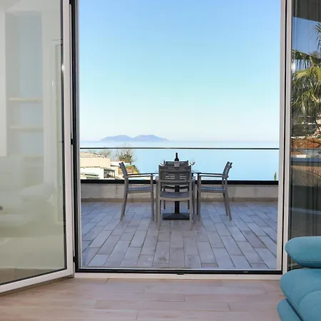 Perla Luxury - Private Patio & Parking *