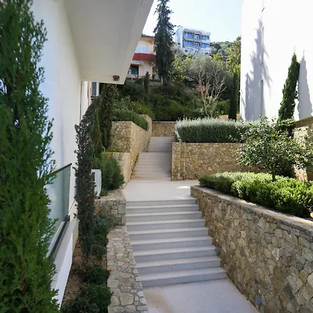 Perla Luxury - Private Patio & Parking * Vlorë