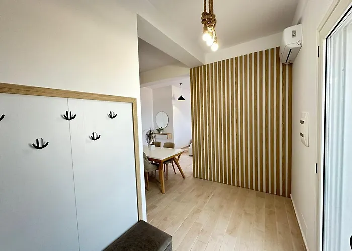 Apartament Perla Luxury - Private Patio & Parking