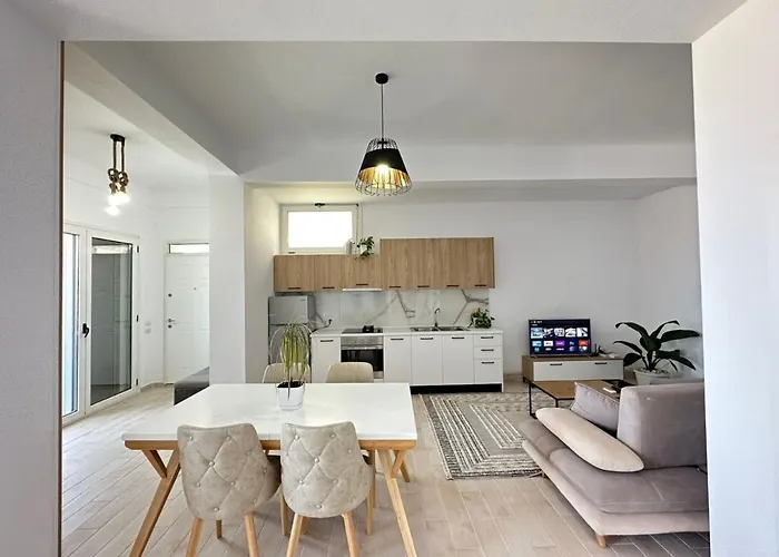 Apartament Perla Luxury - Private Patio & Parking