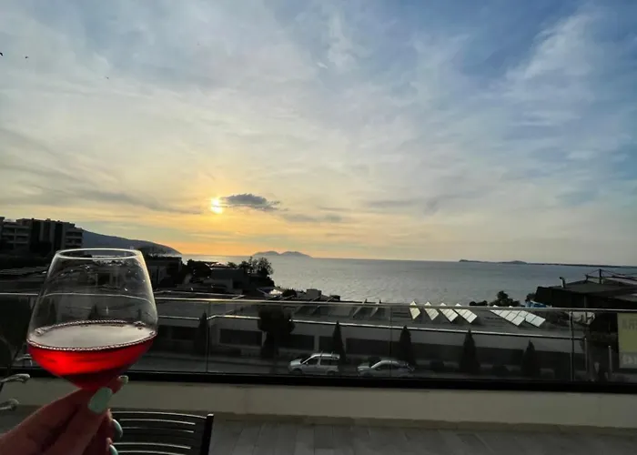 Perla Luxury - Private Patio & Parking *