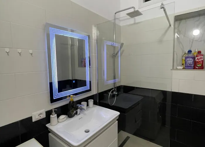 Apartament Perla Luxury - Private Patio & Parking *