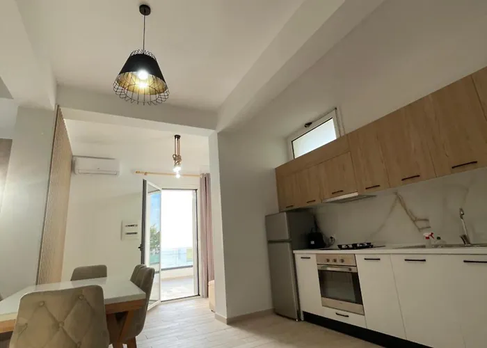 Perla Luxury - Private Patio & Parking *