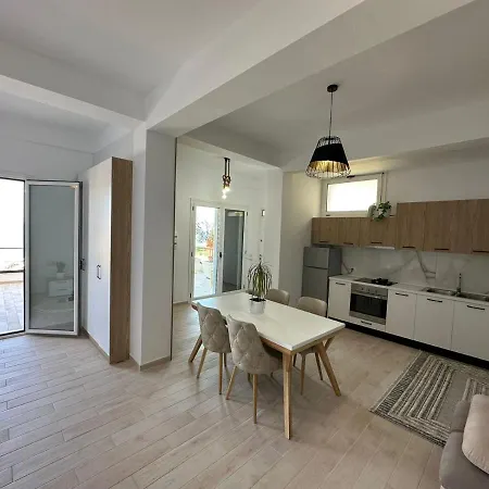 Perla Luxury - Private Patio & Parking Vlorë