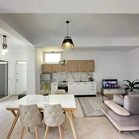 Apartment Perla Luxury - Private Patio & Parking