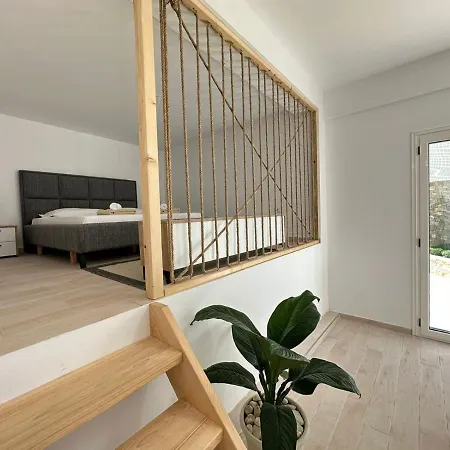 Perla Luxury - Private Patio & Parking Apartment *