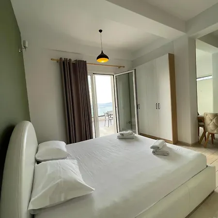 Apartment Perla Luxury - Private Patio & Parking *