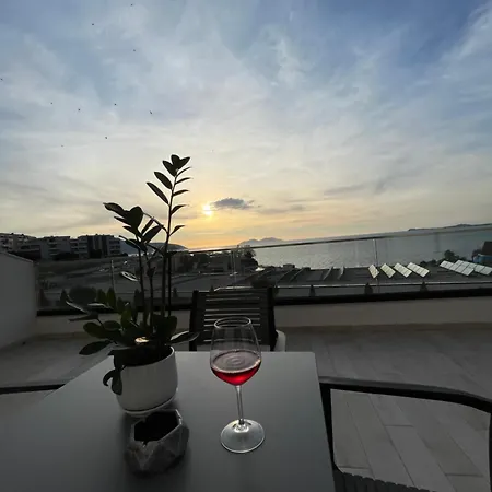 Perla Luxury - Private Patio & Parking Vlorë