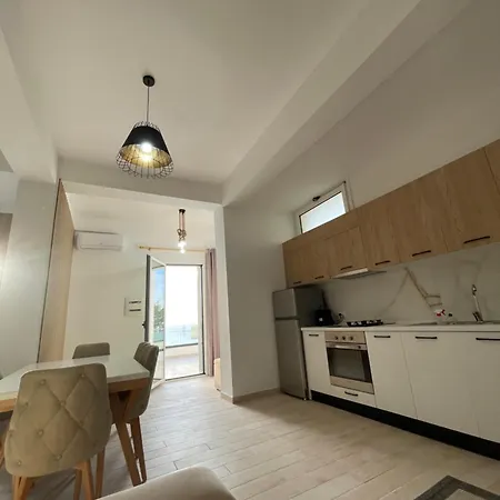 Perla Luxury - Private Patio & Parking *