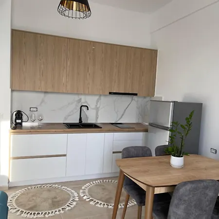 Perla Luxury - Private Patio & Parking * Vlorë