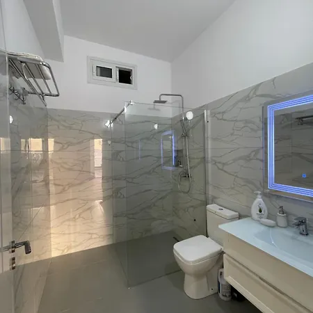 Perla Luxury - Private Patio & Parking