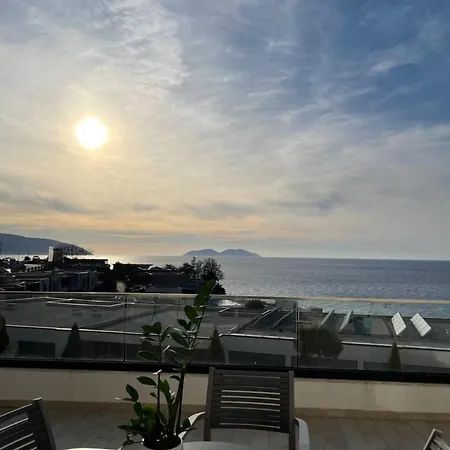 Perla Luxury - Private Patio & Parking * Vlorë