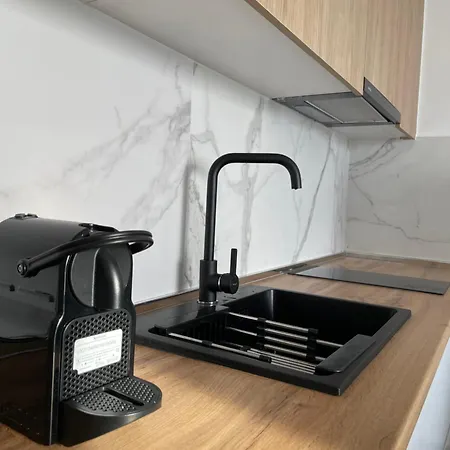 Perla Luxury - Private Patio & Parking Apartment *