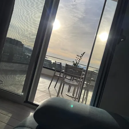 Apartment Perla Luxury - Private Patio & Parking Vlorë