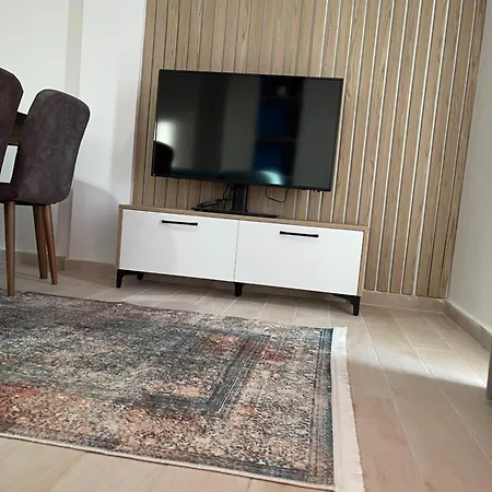 Perla Luxury - Private Patio & Parking Apartment