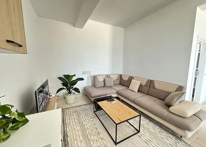 Perla Luxury - Private Patio & Parking 아파트 Vlorë