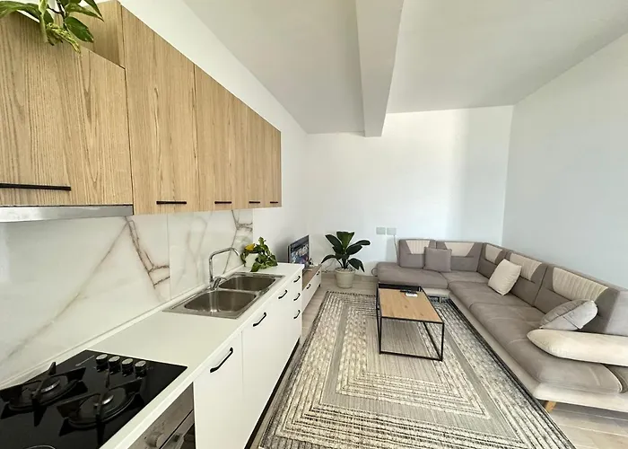 Perla Luxury - Private Patio & Parking 아파트 Vlorë
