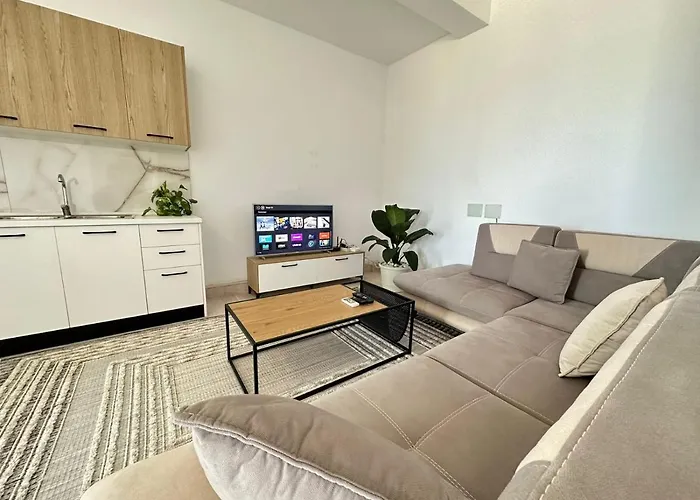 Perla Luxury - Private Patio & Parking 아파트 *