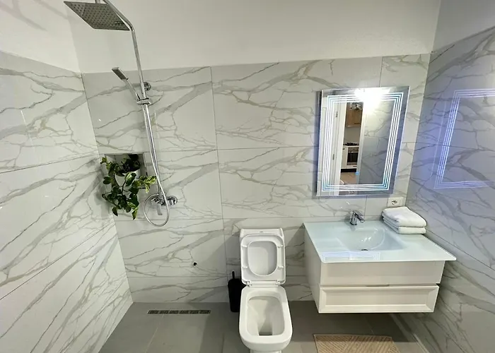 Perla Luxury - Private Patio & Parking Vlorë