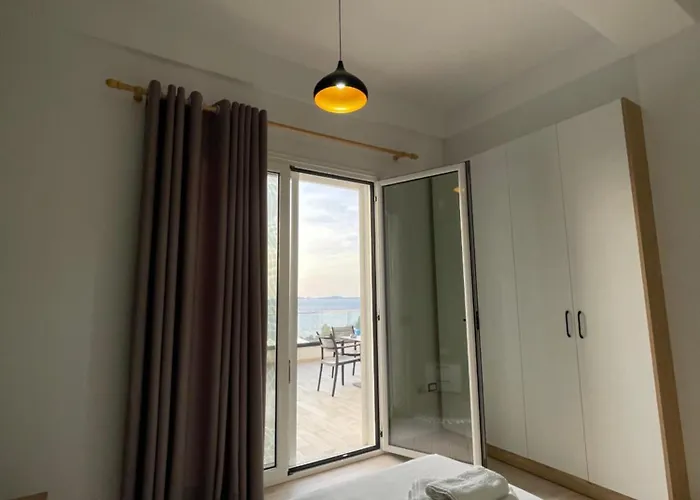 Perla Luxury - Private Patio & Parking *