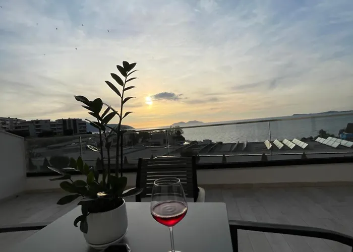 Perla Luxury - Private Patio & Parking Vlorë