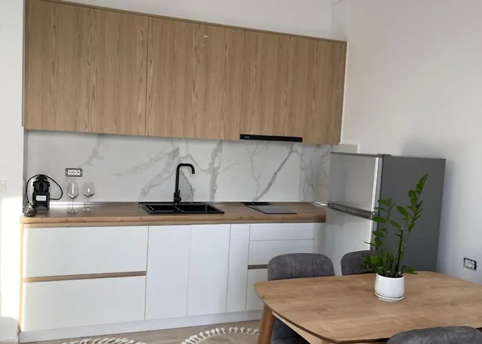 Perla Luxury - Private Patio & Parking * Vlorë