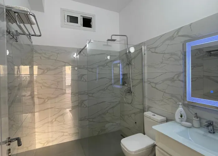 Perla Luxury - Private Patio & Parking