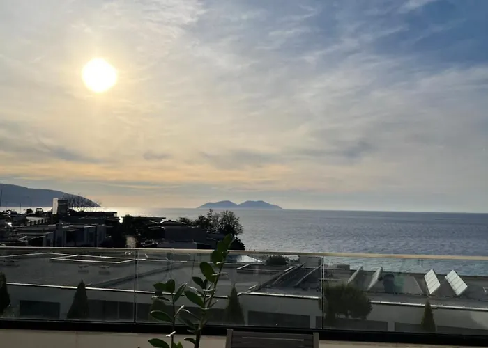 Perla Luxury - Private Patio & Parking * Vlorë