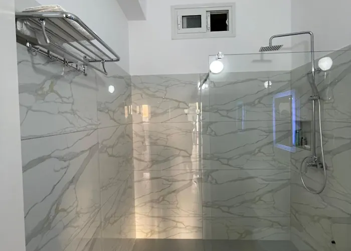 Perla Luxury - Private Patio & Parking * Vlorë