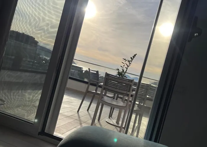 Appartement Perla Luxury - Private Patio & Parking Vlorë