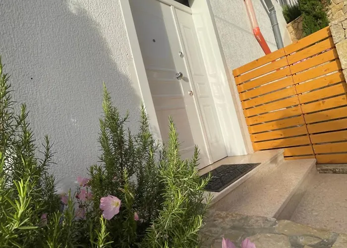 Perla Luxury - Private Patio & Parking * Vlorë